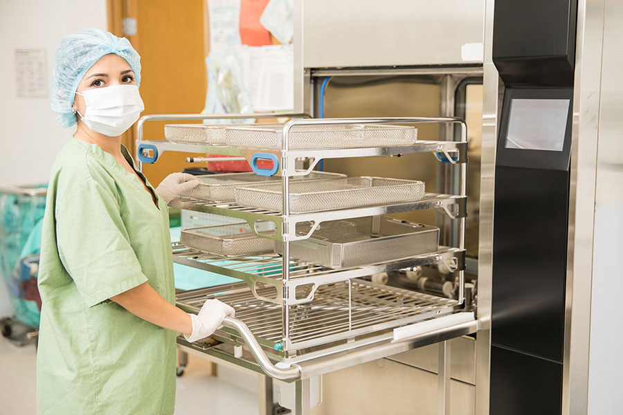 Dezinfekce operačních nástrojů v nemocnice